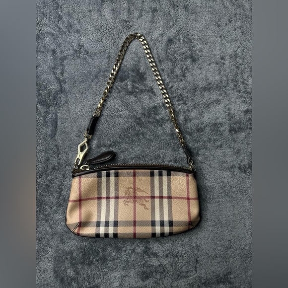 Burberry - Picture 2 of 3